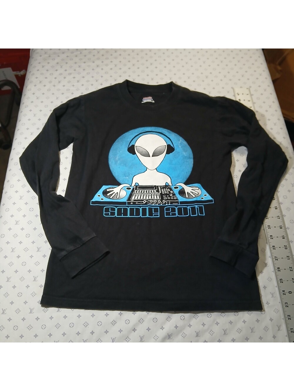 Hanes Y2K Alien Graphic Long Sleeve T-Shirt Black Size S Sci Fi Streetwear